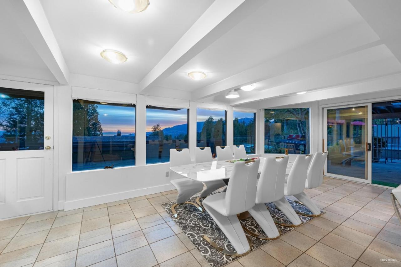 Seymour Private Bedroom, Ensuite Bathroom With Shared Pool, Hot Tub With Views شمال فانكوفر المظهر الخارجي الصورة
