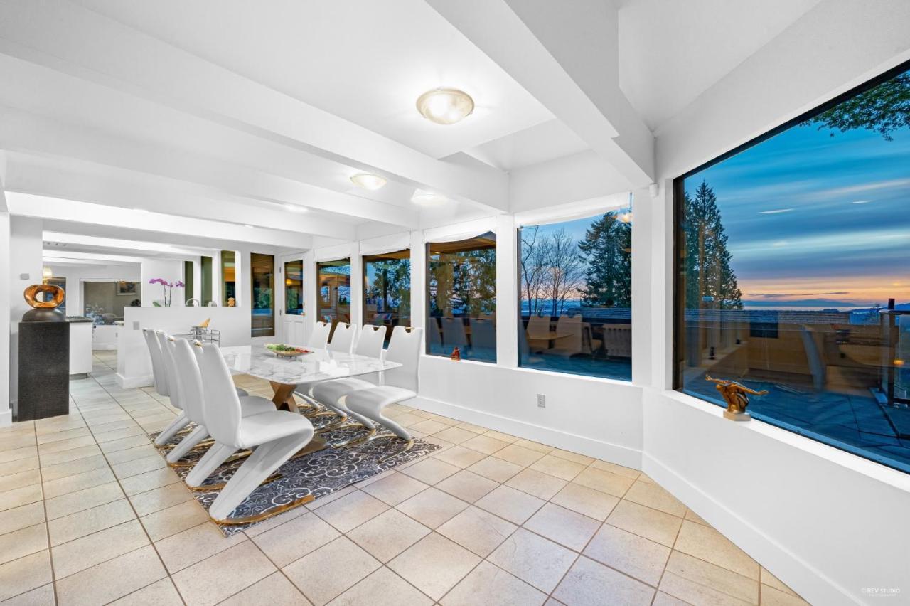 Seymour Private Bedroom, Ensuite Bathroom With Shared Pool, Hot Tub With Views شمال فانكوفر المظهر الخارجي الصورة