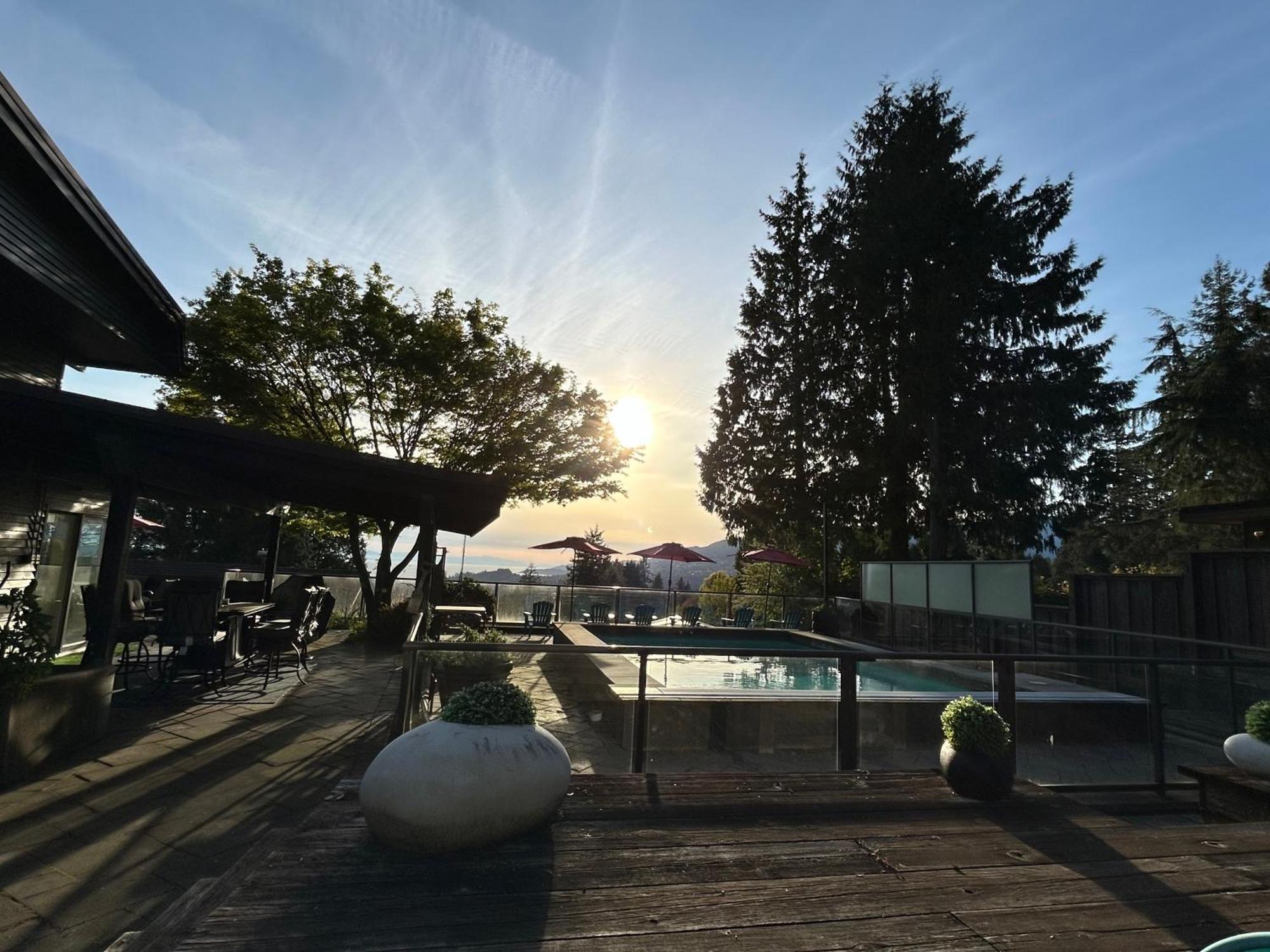 Seymour Private Bedroom, Ensuite Bathroom With Shared Pool, Hot Tub With Views شمال فانكوفر المظهر الخارجي الصورة