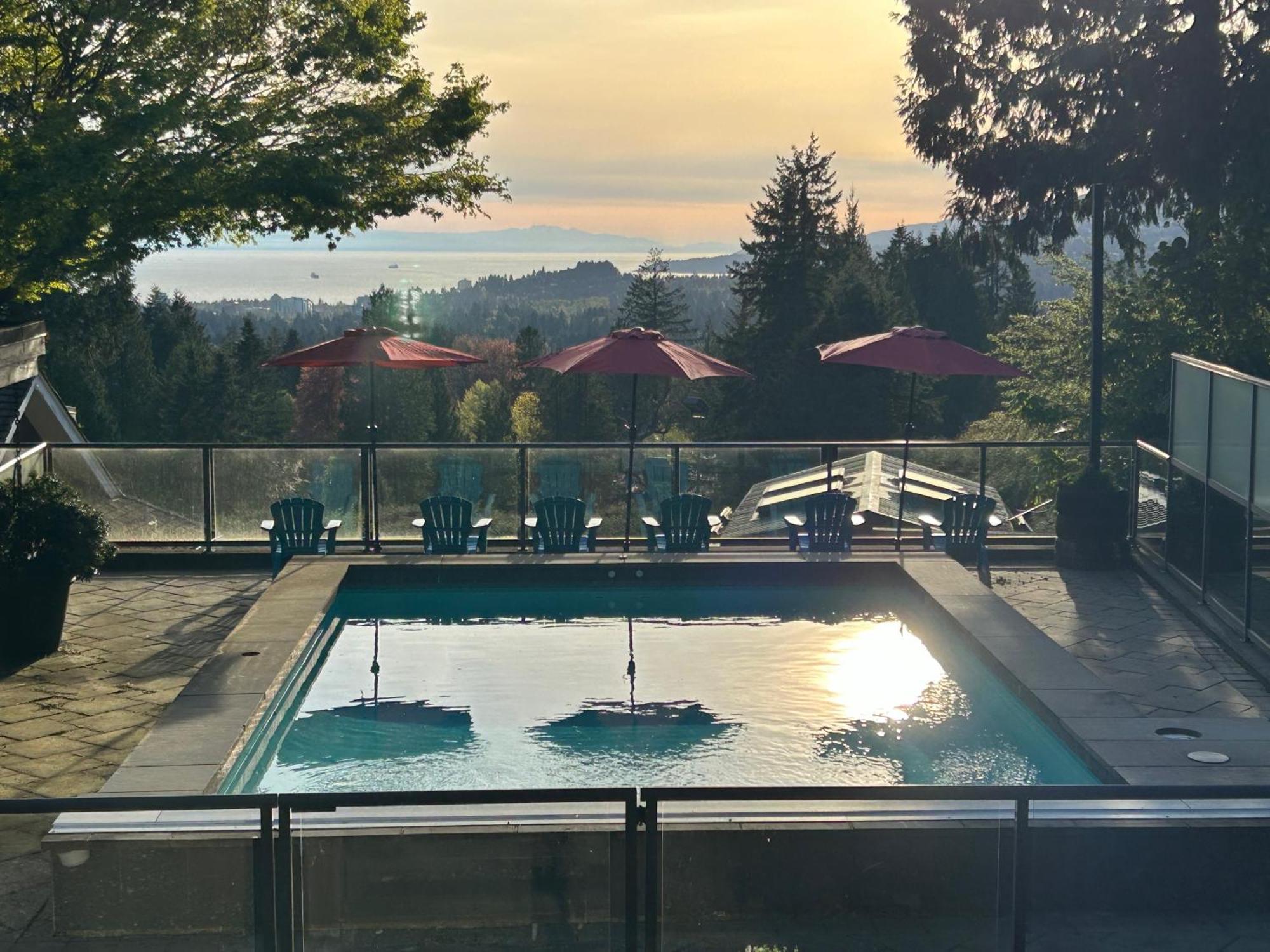 Seymour Private Bedroom, Ensuite Bathroom With Shared Pool, Hot Tub With Views شمال فانكوفر المظهر الخارجي الصورة