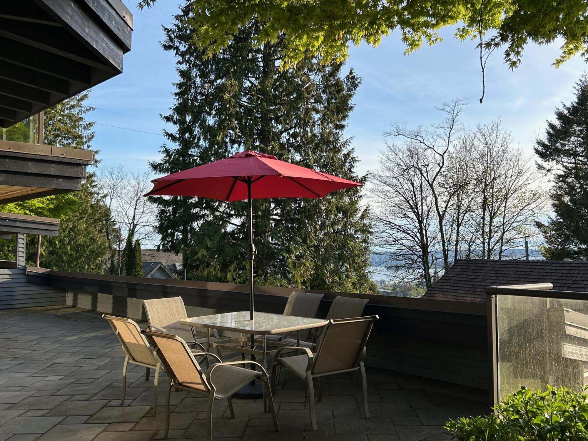 Seymour Private Bedroom, Ensuite Bathroom With Shared Pool, Hot Tub With Views شمال فانكوفر المظهر الخارجي الصورة