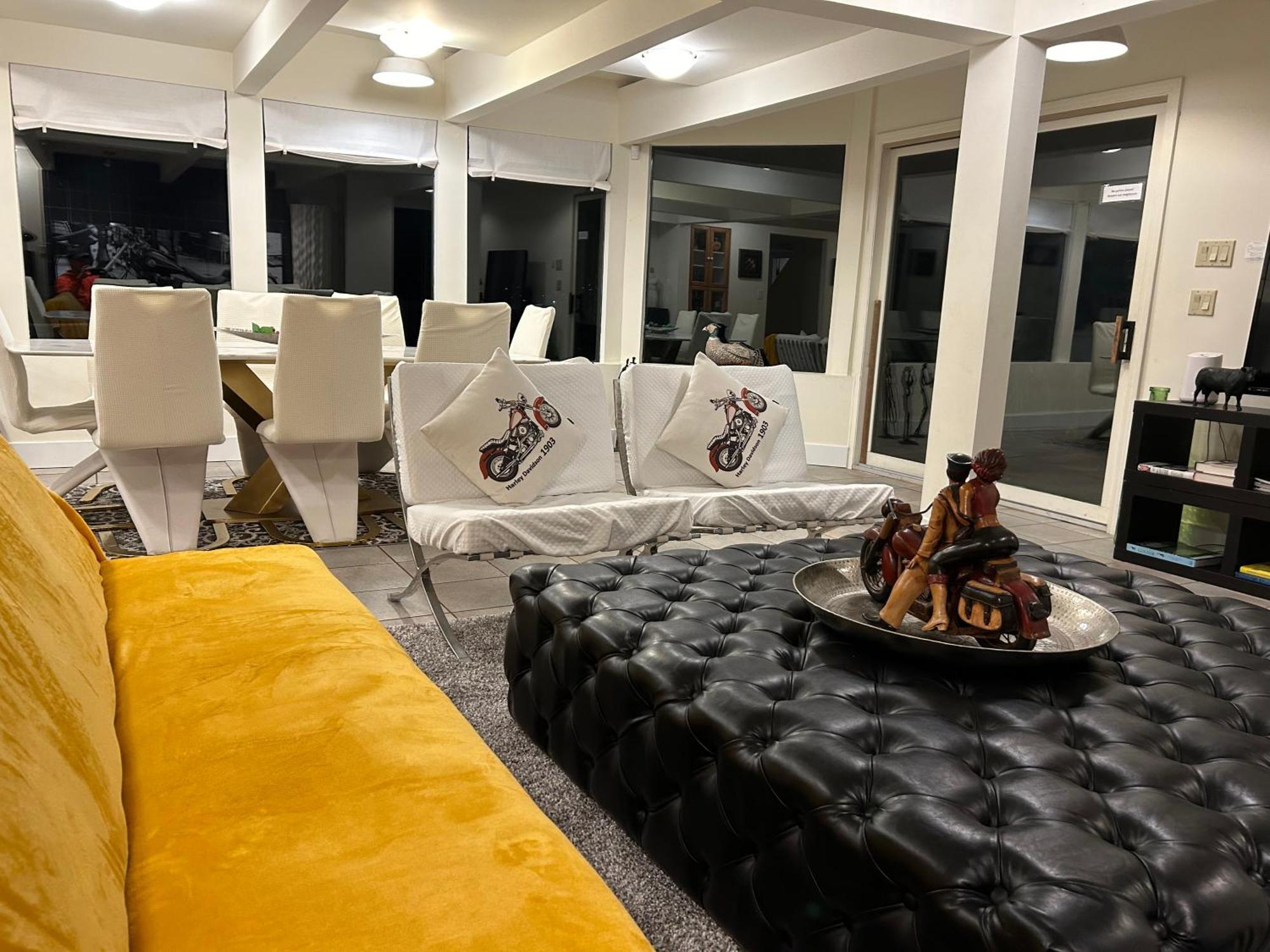 Seymour Private Bedroom, Ensuite Bathroom With Shared Pool, Hot Tub With Views شمال فانكوفر المظهر الخارجي الصورة