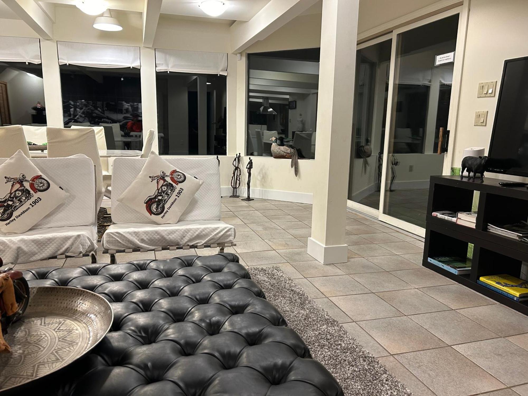 Seymour Private Bedroom, Ensuite Bathroom With Shared Pool, Hot Tub With Views شمال فانكوفر المظهر الخارجي الصورة