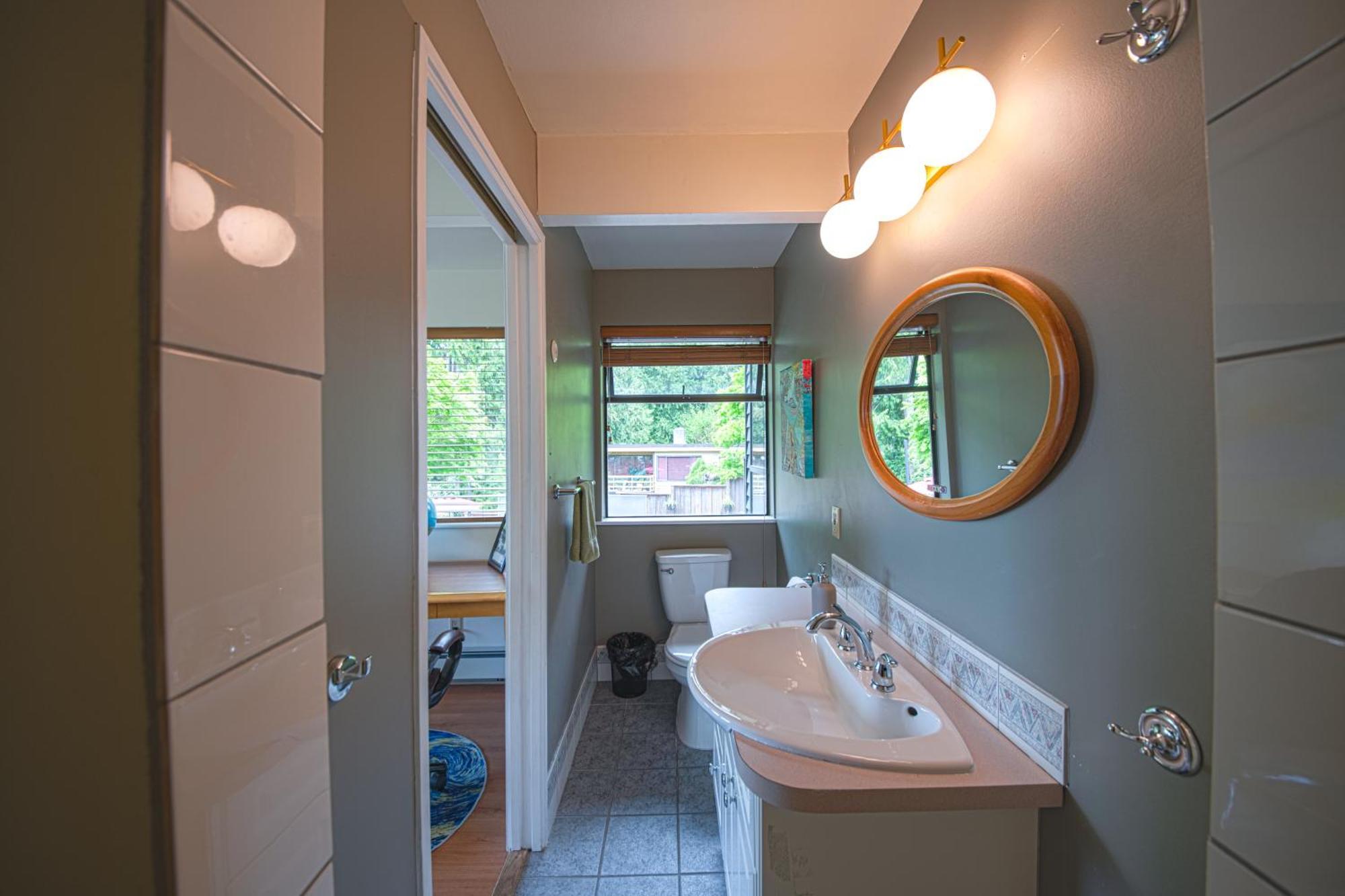 Seymour Private Bedroom, Ensuite Bathroom With Shared Pool, Hot Tub With Views شمال فانكوفر المظهر الخارجي الصورة