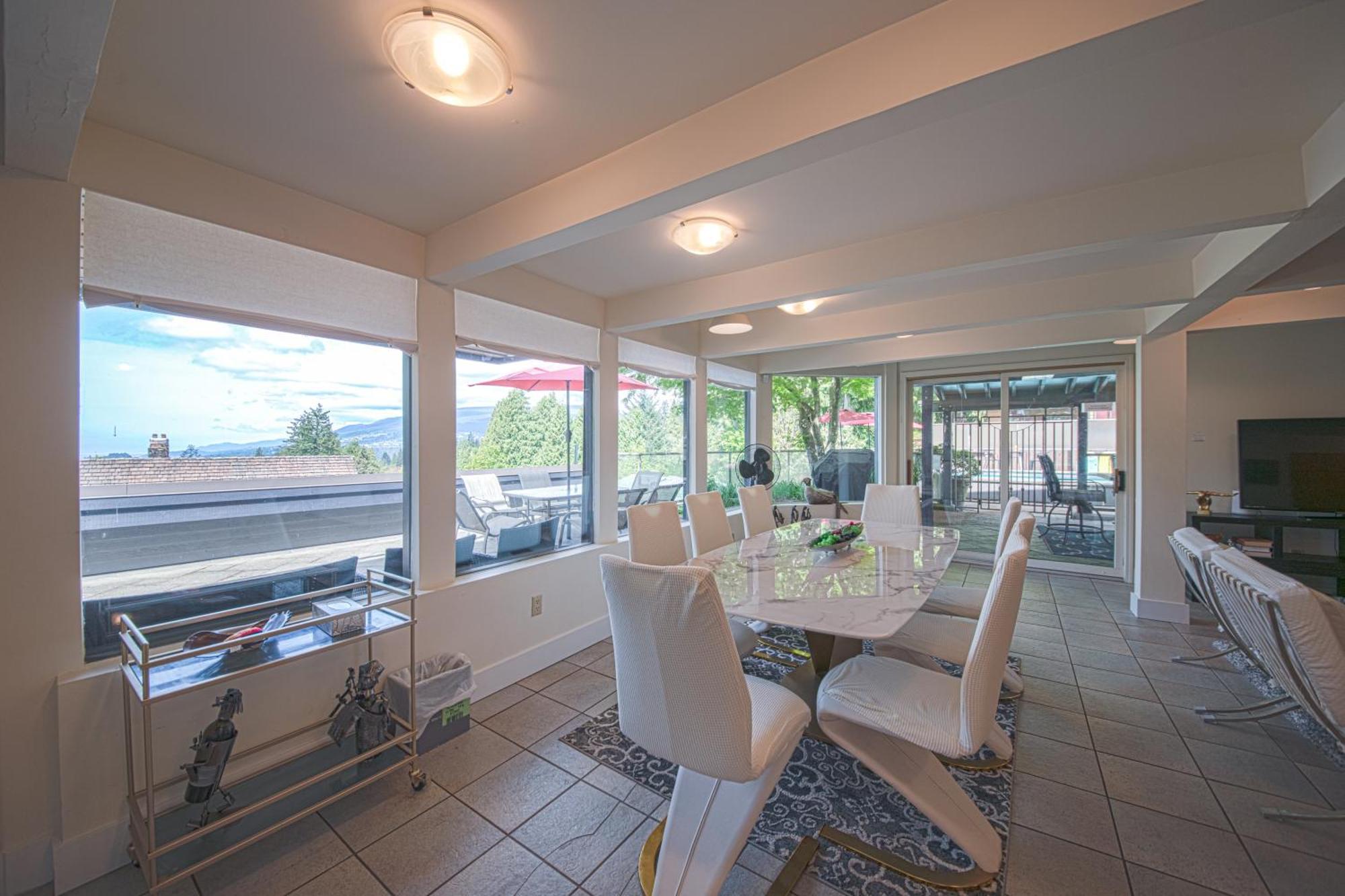 Seymour Private Bedroom, Ensuite Bathroom With Shared Pool, Hot Tub With Views شمال فانكوفر المظهر الخارجي الصورة
