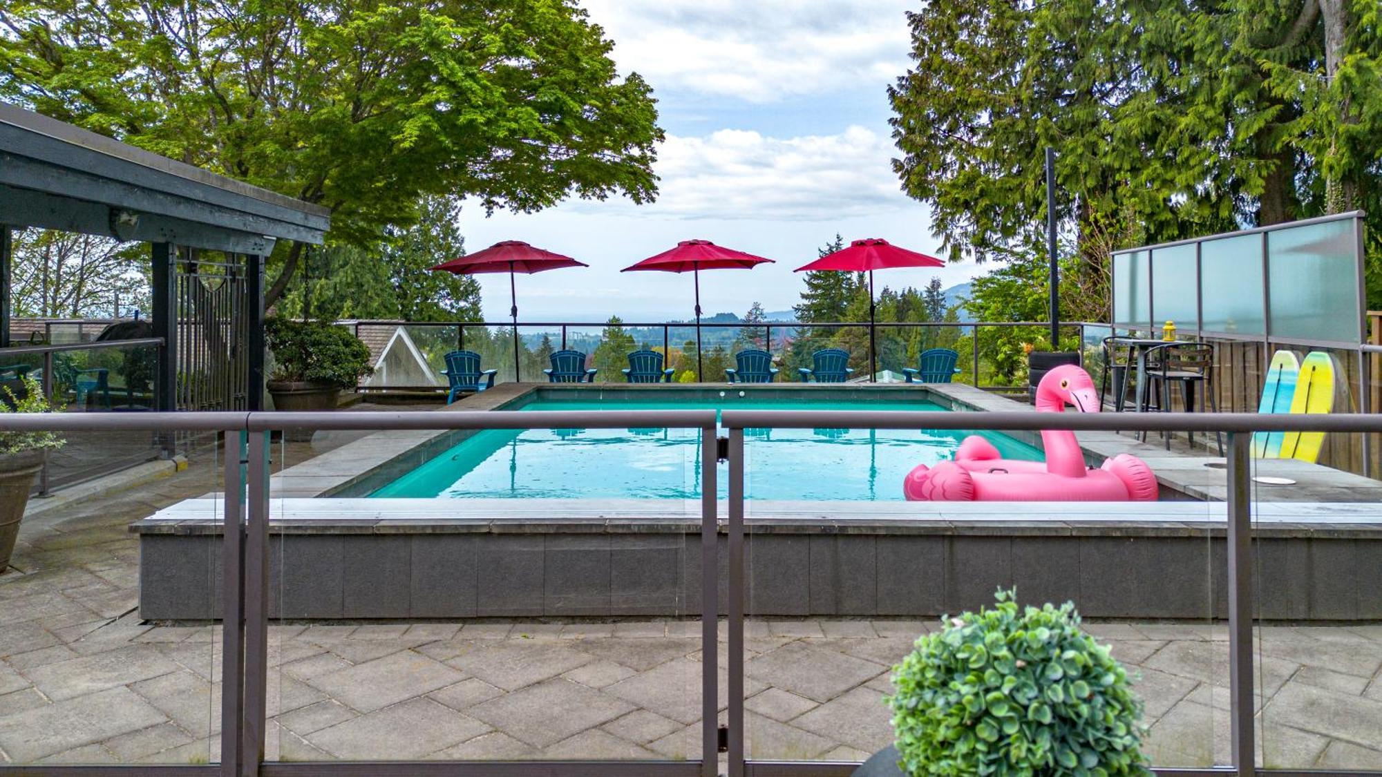 Seymour Private Bedroom, Ensuite Bathroom With Shared Pool, Hot Tub With Views شمال فانكوفر المظهر الخارجي الصورة